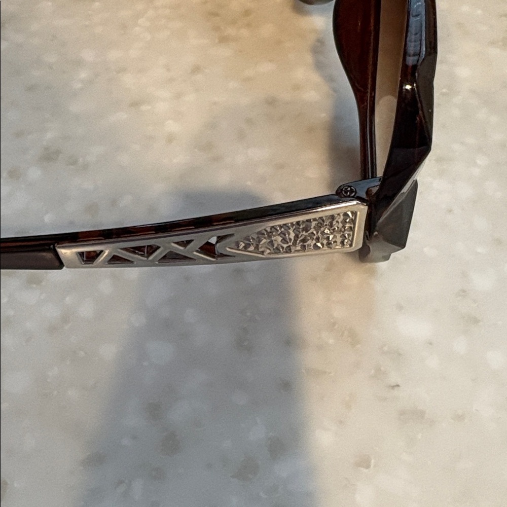 Chic Sunglasses - Picture 4 of 6